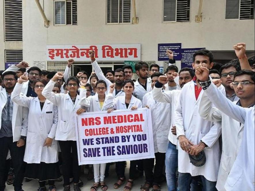 Protesting Doctors Turn Down Mamata's Offer for Talks