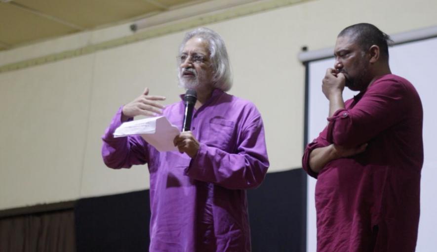 Image of Anand Patwardhan addressing the audience at the July 13 event. Courtesy – Dakxin Chhara
