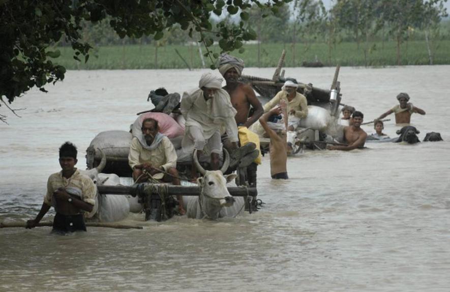 Floods Force Villagers to Migrate to Safe Places in UP