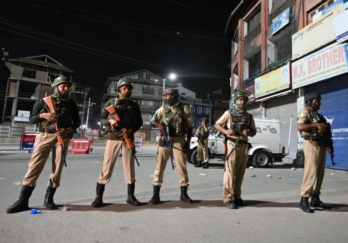 Kashmir Under Siege: Section 144, Curfew Imposed, Political Leaders Under House Arrest