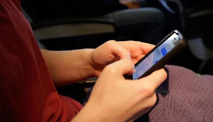 Bihar Village Panchayat Issues Diktat Banning Use of Mobile Phones by Girls