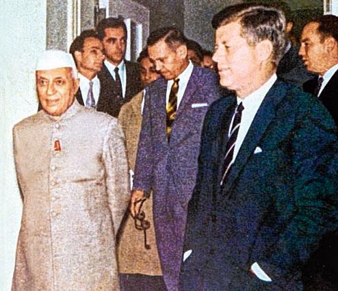 The US President John F. Kennedy (R) received India’s Prime Minister Jawaharlal Nehru (L) at the airport in Rhode Island, Washington, November 1961.