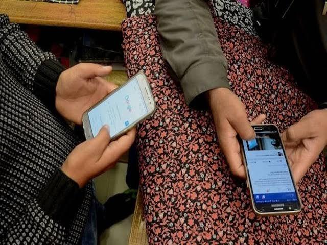 Government to Restore Postpaid Mobile Phones in Kashmir