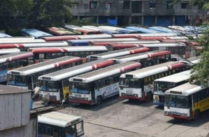 TSRTC Workers’ Strike Enters 15th Day, Police Forcefully Detain Hundreds of Protesters