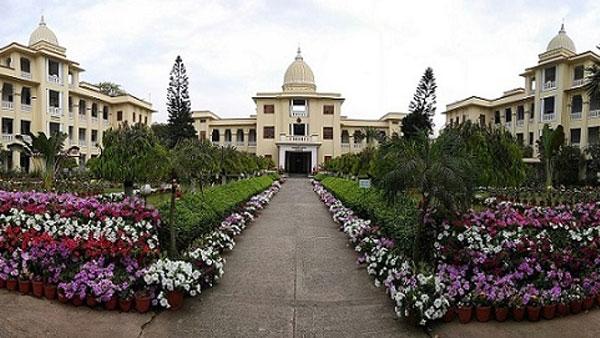 Unlike BHU, Muslim Sanskrit Teacher in Bengal’s Belur College Gets Warm Welcome