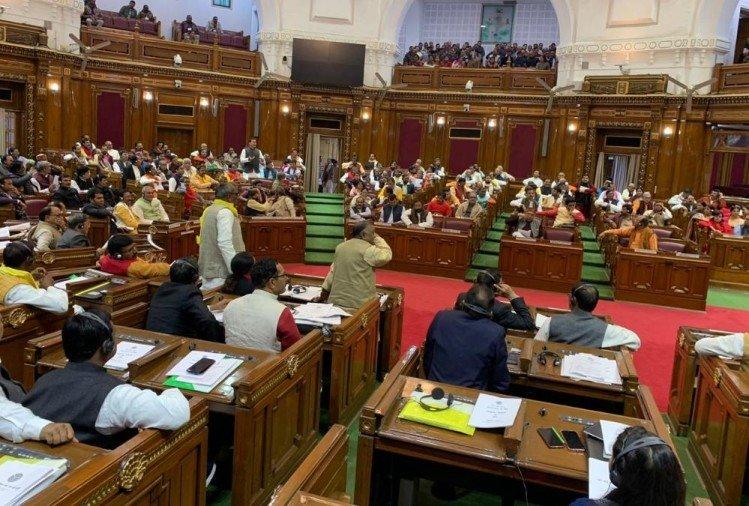 Over 150 BJP MLAs Sit on Dharna in UP Assembly Against Own Party