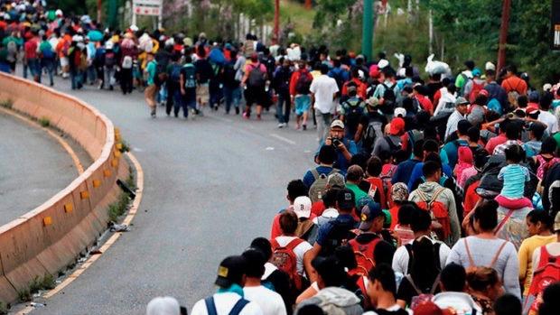 Honduran migrant caravan walking towards US