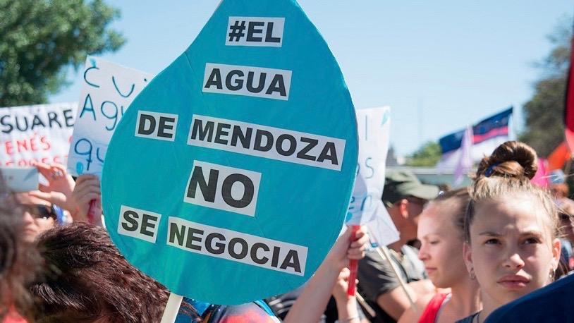 “Mendoza’s water is not negotiable!” Photo: Notas Periodismo Popular