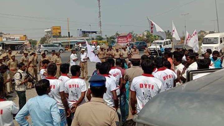 DYFI protest against caste wall in Tamil Nadu