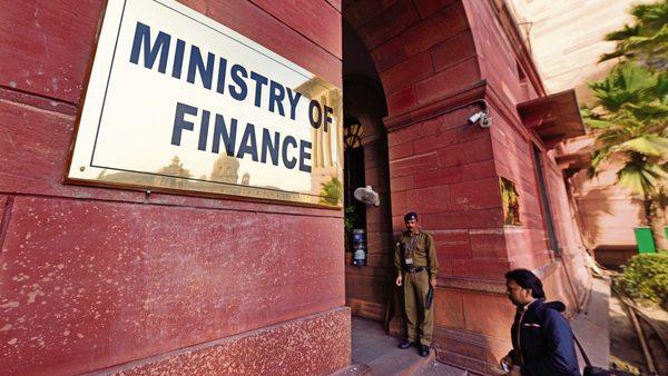 Govt May Cut over 7% or Rs 2 Trillion in Budgetary Allocations for 2019-20