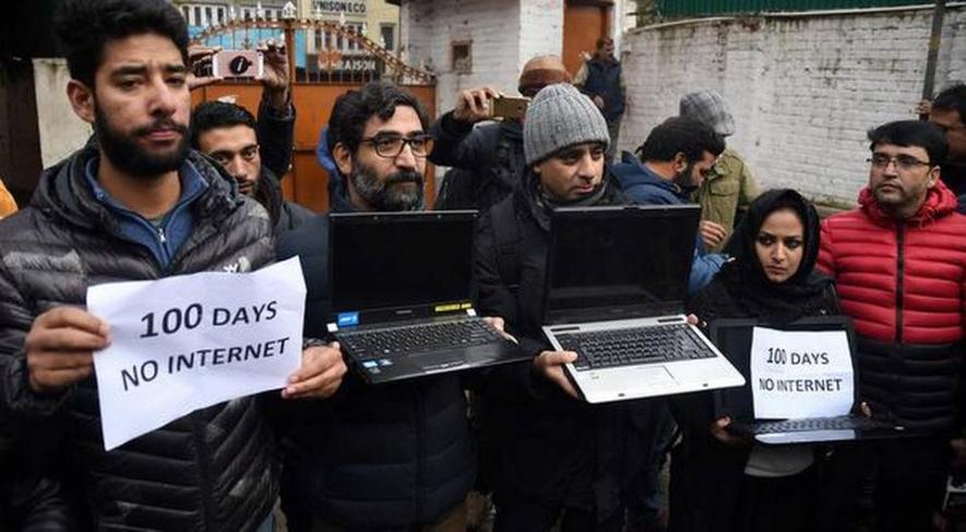 Unreliable Internet Spurs Over 80% Drop in Smartphone Sales in Kashmir