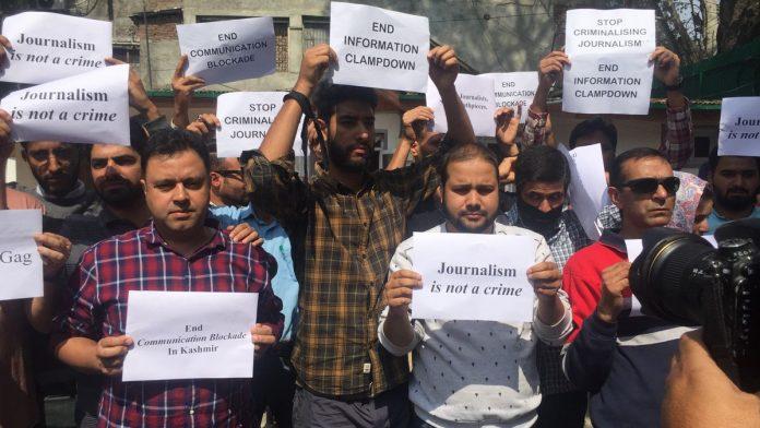 Kashmiri journalists protest in Srinagar against the internet shutdown