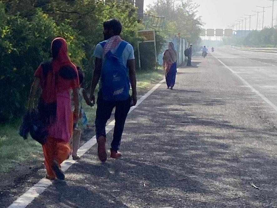 A family walking back to the village in Uttar Pradesh during the lockdown.