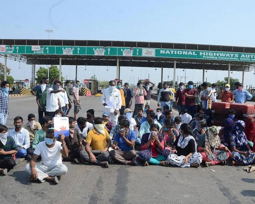 No entry: Students protesting near the border checkpost