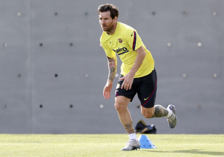Lionel Messi trains in Barcelona