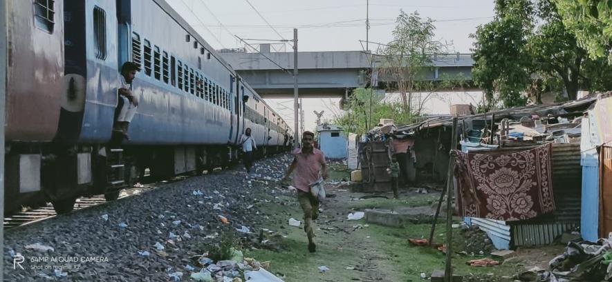 Feed Workers on Shramik Trains