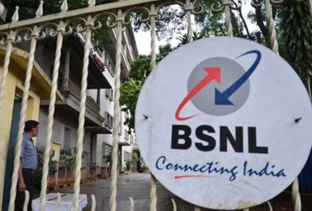 BSNL Employees Demonstrate Against Delay in Salary Disbursement and Increased Works Hours 