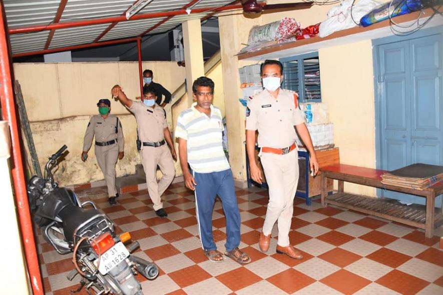 Visakhapatnam Gas Leak: Police Arrest Left Leaders, Book Residents for Protests Demanding Closure of LG Polymers