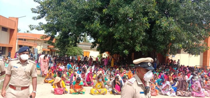 Karnataka: 2nd Day of Garment Workers’ Protest as Gokaldas Exports Sticks to Decision of 1300 Lay-offs