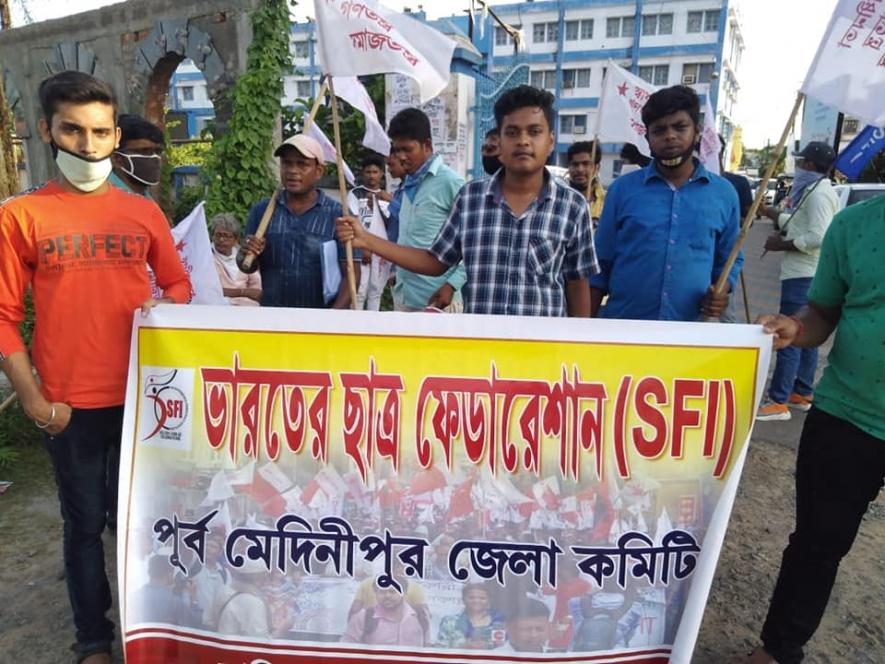 SFI West Bengal protest demanding fee waiver