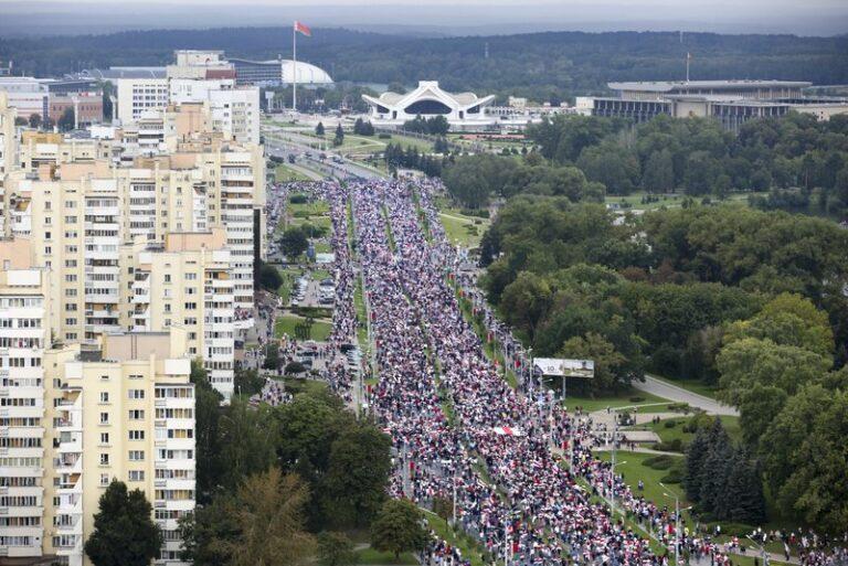 Belarusian opposition protestors marching toward the presidential palace, Minsk, September 6, 2020