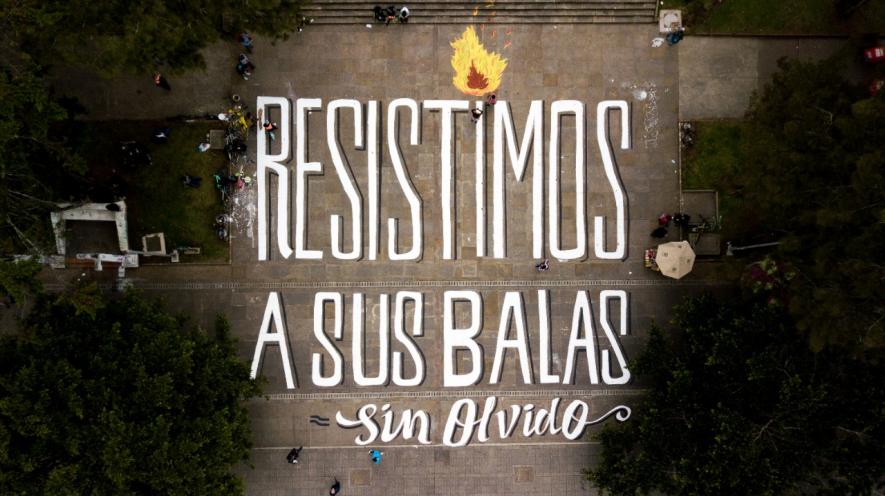 Mural painted in the National Park in Bogotá during the national strike. It reads: "We resist your bullets, and do not forget" Photo: Andrés Moyano