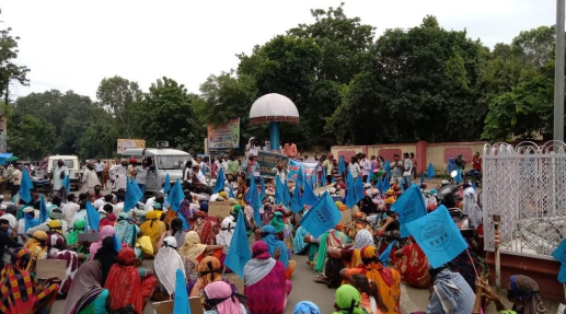Narmada Valley: With Their Homes Submerged, Villagers Protest in Flood Water