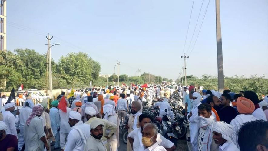 Farmers on their way to gherao the residence of Jannayak Janta Party (JJP) leader and Haryana's Deputy Chief Minister Dushyant Chautala. Courtesy - Facebook