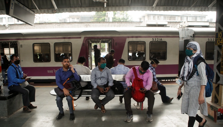 Mumbai Power Outage Affects Local Train Services, Commuters Stranded