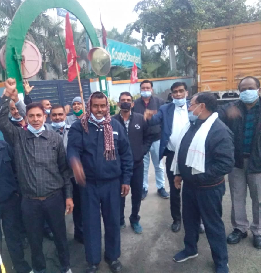 Workers of Cooper Standard in Sector 4 in Sahibabad joined the All India Strike as early as 6 am