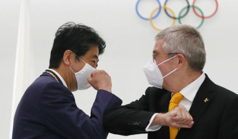 Former Japanese PM Shinzo Abe with IOC chief Thomas Bach