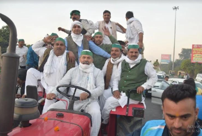 ‘Delhi Chalo’: UP Farmers Stopped at Ghazipur Border, Police use Force