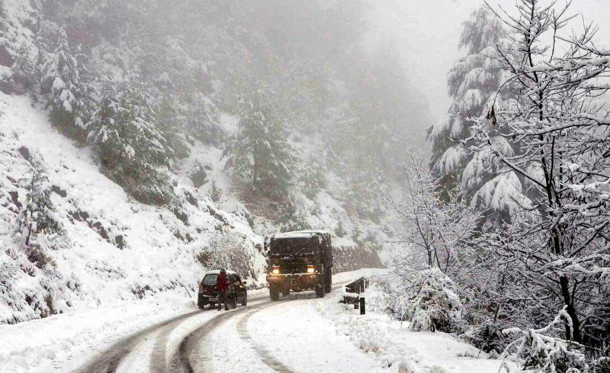 Heavy Snowfall in J&K, Uttarakhand; Jammu-Srinagar Highway Closed