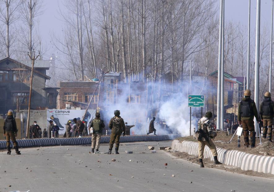 Clashes near encounter site in HMT Srinagar.