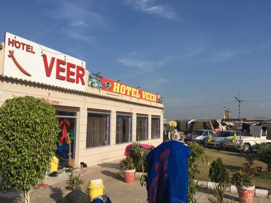 Situated at the Delhi-Jaipur highway, Hotel Veer has provided its premises for the women protesters. Image clicked by Ronak Chhabra