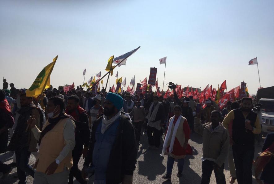 Protesters march towards the national capital at Delhi-Jaipur highway. Image clicked by Ronak Chhabra