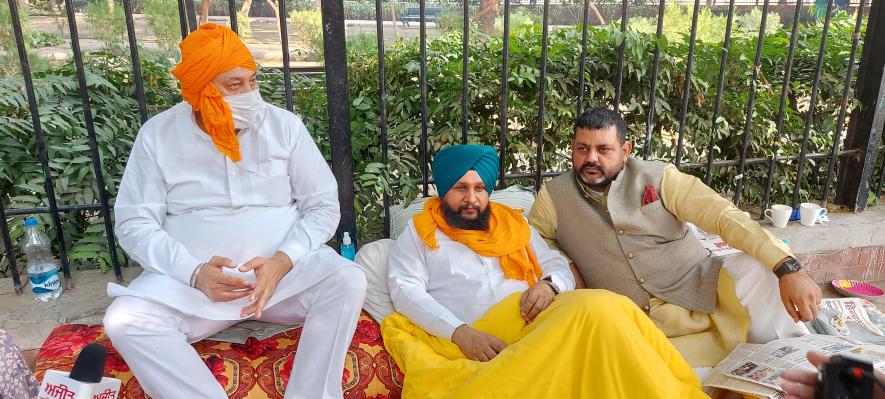 Punjab Lawmakers Spend Nights on Footpath