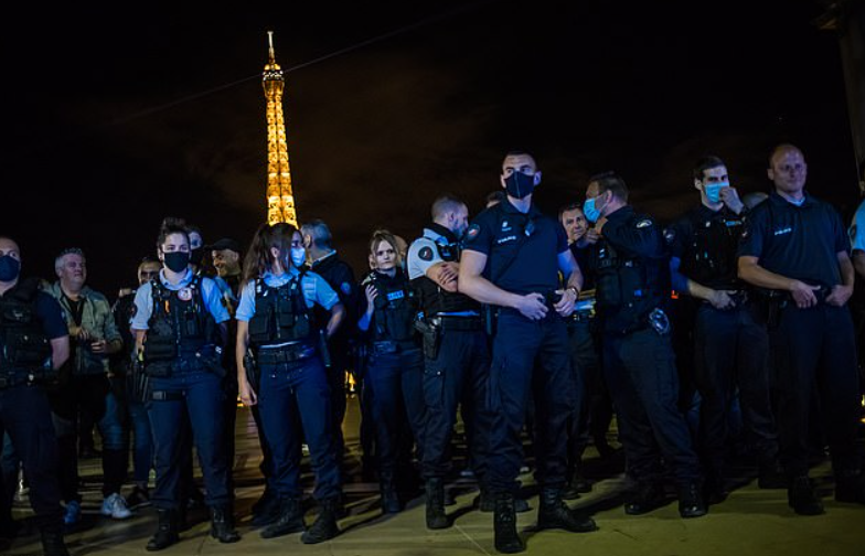 france police hold protest.