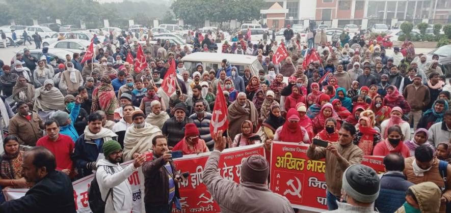 Haryana: In Solidarity With Farmers, Workers Gherao DC Offices in All Districts