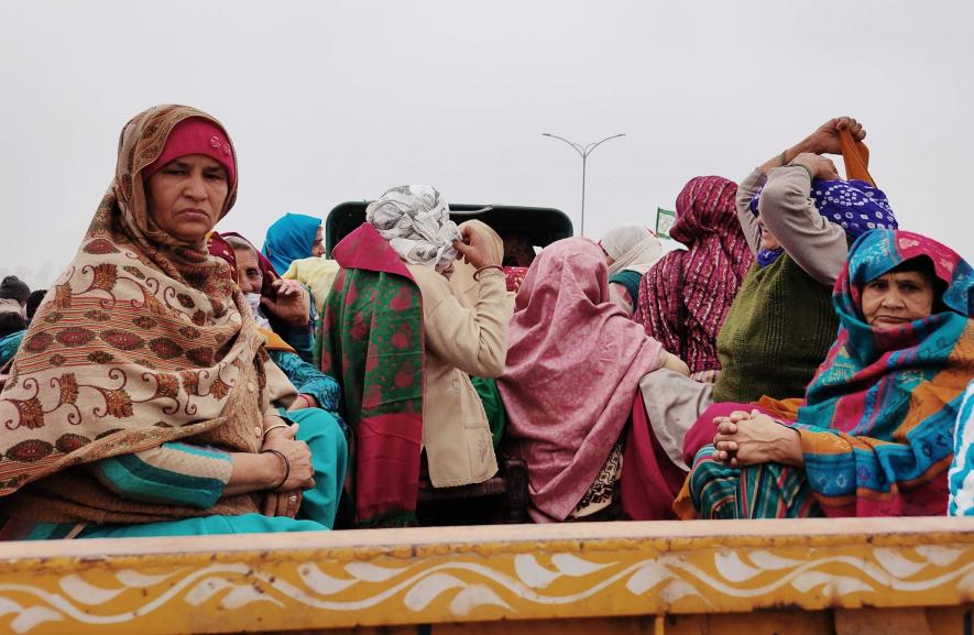 Women farmers protesting against farm laws