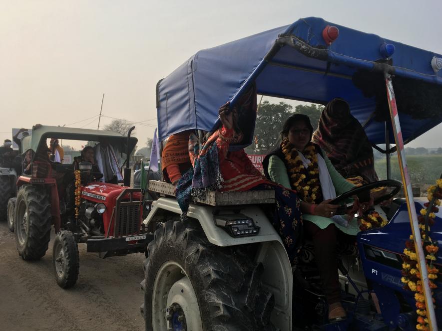 Women, driving tractors, reached Shahjahanpur border in the afternoon. Image clicked by Ronak Chhabra