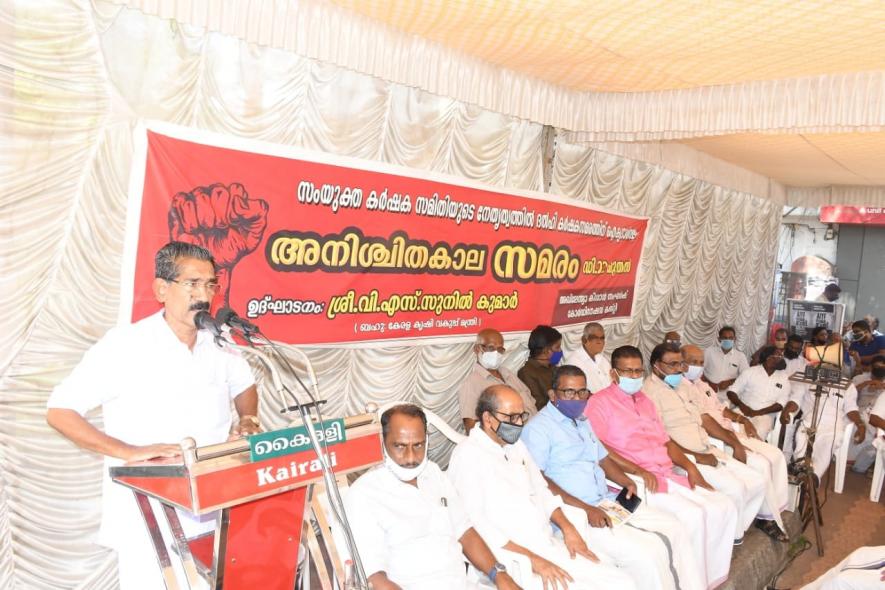 Photo from of an indefinite protest by Samyuktha Karsha Samithi at Thrissur.