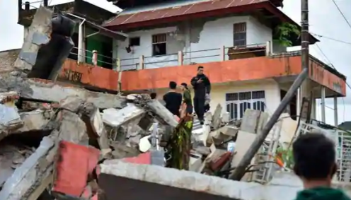 At Least 34 Dead as Quake in Indonesia’s Sulawesi Island Topples Homes, Buildings