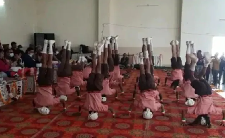 yoga children UP.