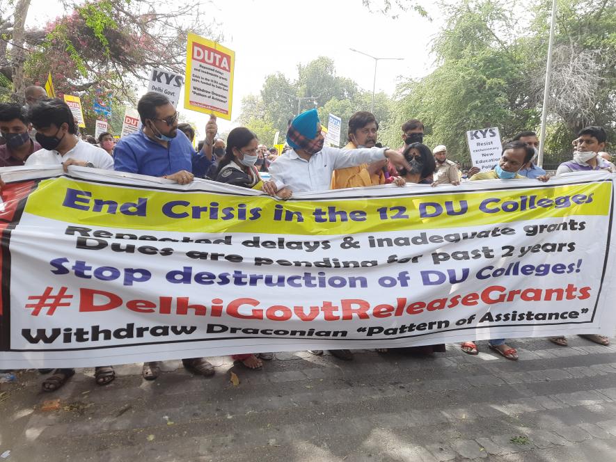 Thousands of DU Teachers March Against Delhi Govt's Policies