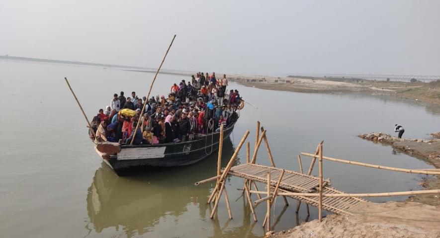 Commuters overloaded on boat