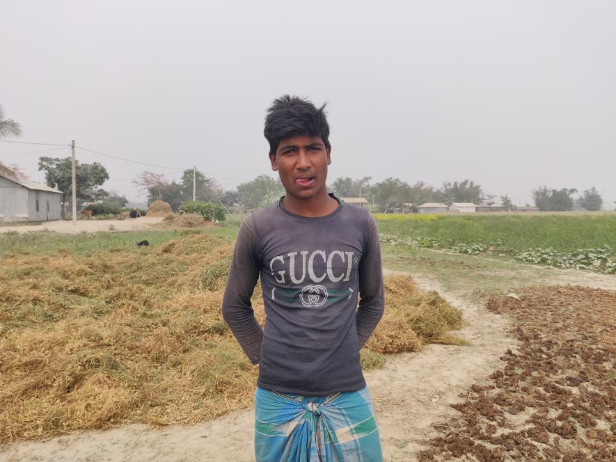  Aslam Shaikh has been working as a labour since childhood leaving school due to poverty. 