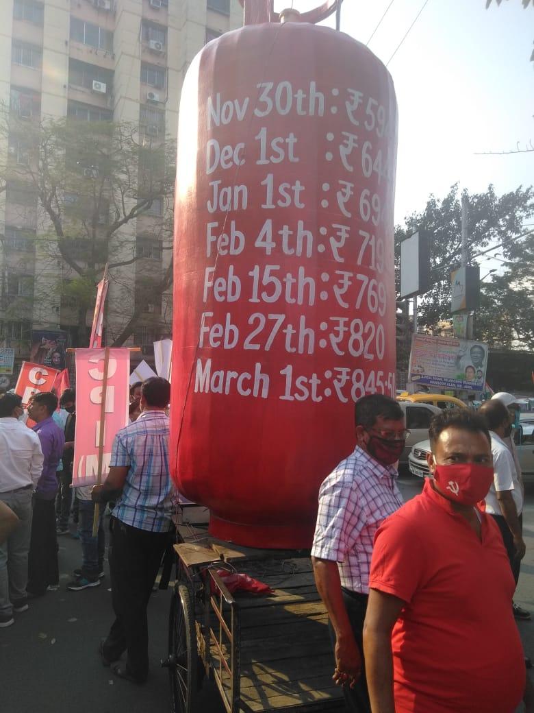 Sanjukta Morcha Protests Against Hike in Petrol Prices in Kolkata