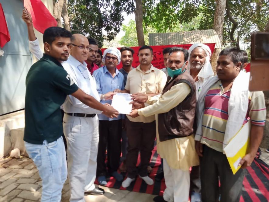 Workers of Anpara, Obra Thermal Power Stations Threaten Strike Against Unpaid Wages For 4 Months
