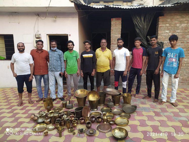 The young man from village TRAJ (Gujarat) collected 27.5 KG brass utensils from the community.